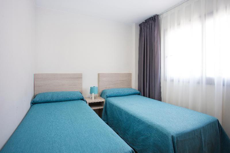 Apartamentos Maryciel By Mc Бенидорм Стая снимка